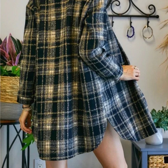 Long Flannel Plaid Shirt - Picture 5 of 8